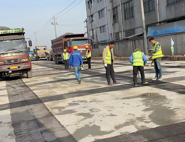 左权老材料的新故事：玻璃纤维土工格栅如何在‘白改黑’浪潮中重获新生？